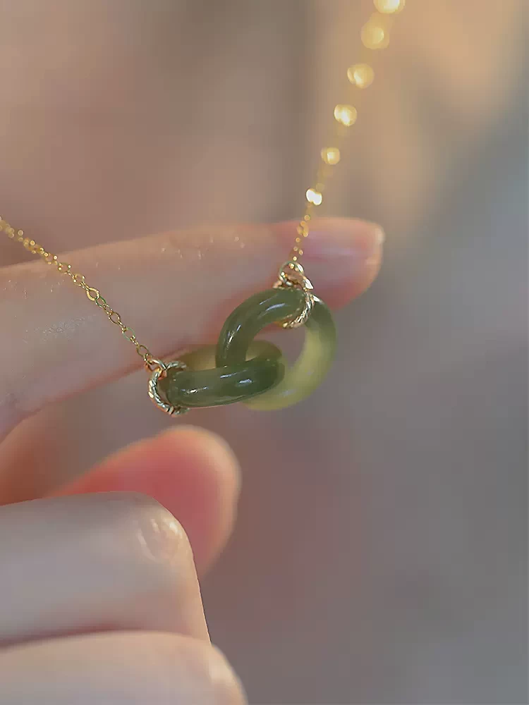 SUMOJEWEL interlocking * natural Hetian jade necklace necklace ins style net red light luxury niche can touch the water