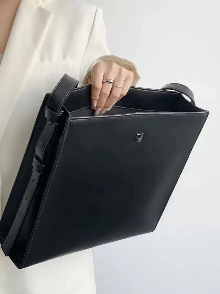 Large-capacity underarm bag ladies new trendy high-end fashion texture niche commuter shoulder Messenger bag